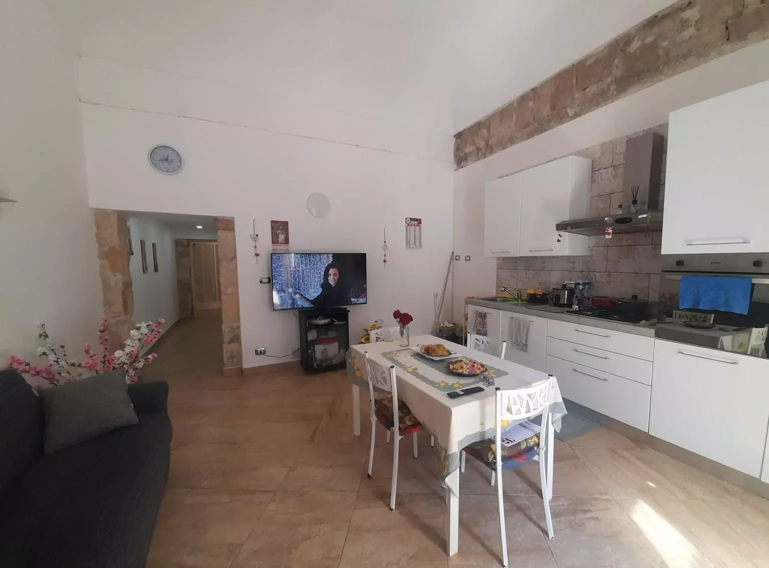Apartment Of 60 M² With 2 Rooms In Pindaro