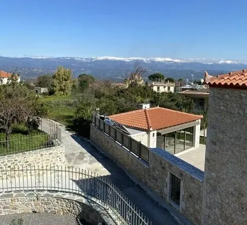 Maisonette Of 180 M² In Peloponnese