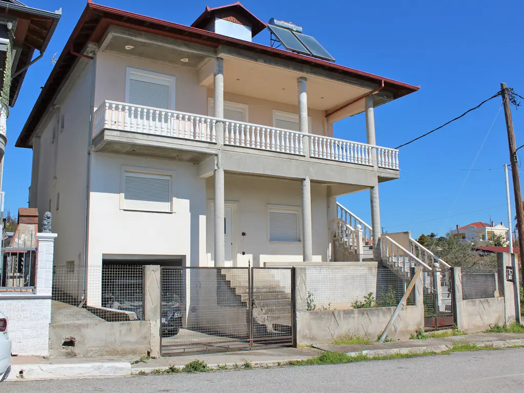 Detached House Of 293 M² On The Olympic Coast