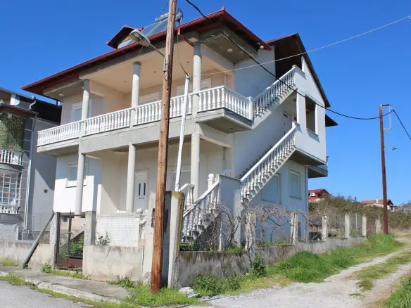 Detached House Of 293 M² On The Olympic Coast