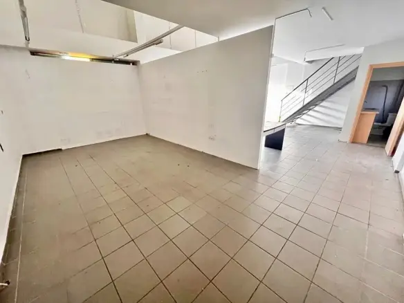 Commercial Property Of 160 M² In Attica