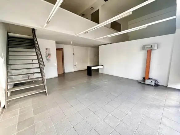 Commercial Property Of 160 M² In Attica