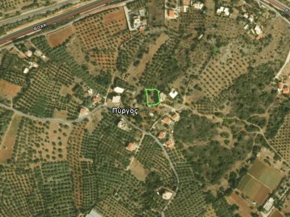 Land Of 711 M² In Crete