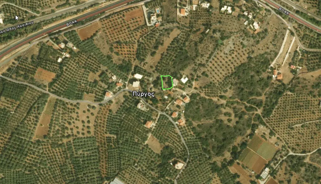 Land Of 711 M² In Crete