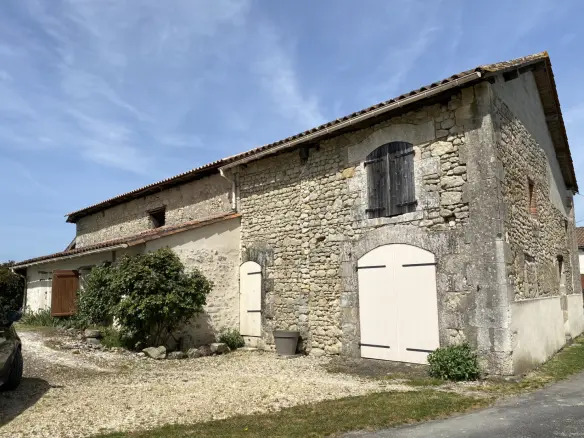 Cottage Of 96 M² With Development Potential In Brossac Area
