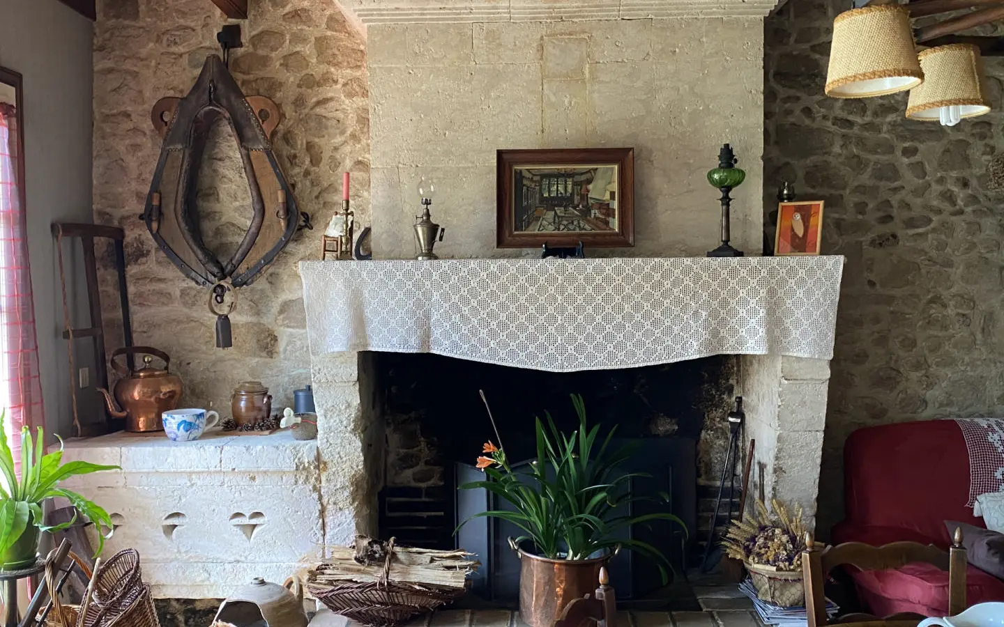 Cottage Of 96 M² With Development Potential In Brossac Area