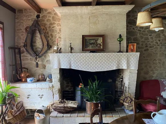 Cottage Of 96 M² With Development Potential In Brossac Area
