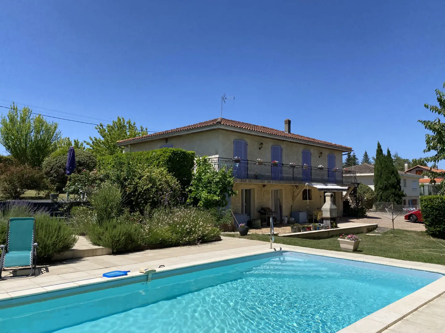 Four-bedroom Village Property Of 200 M² With Pool And Mature Gardens In Sunnyvale