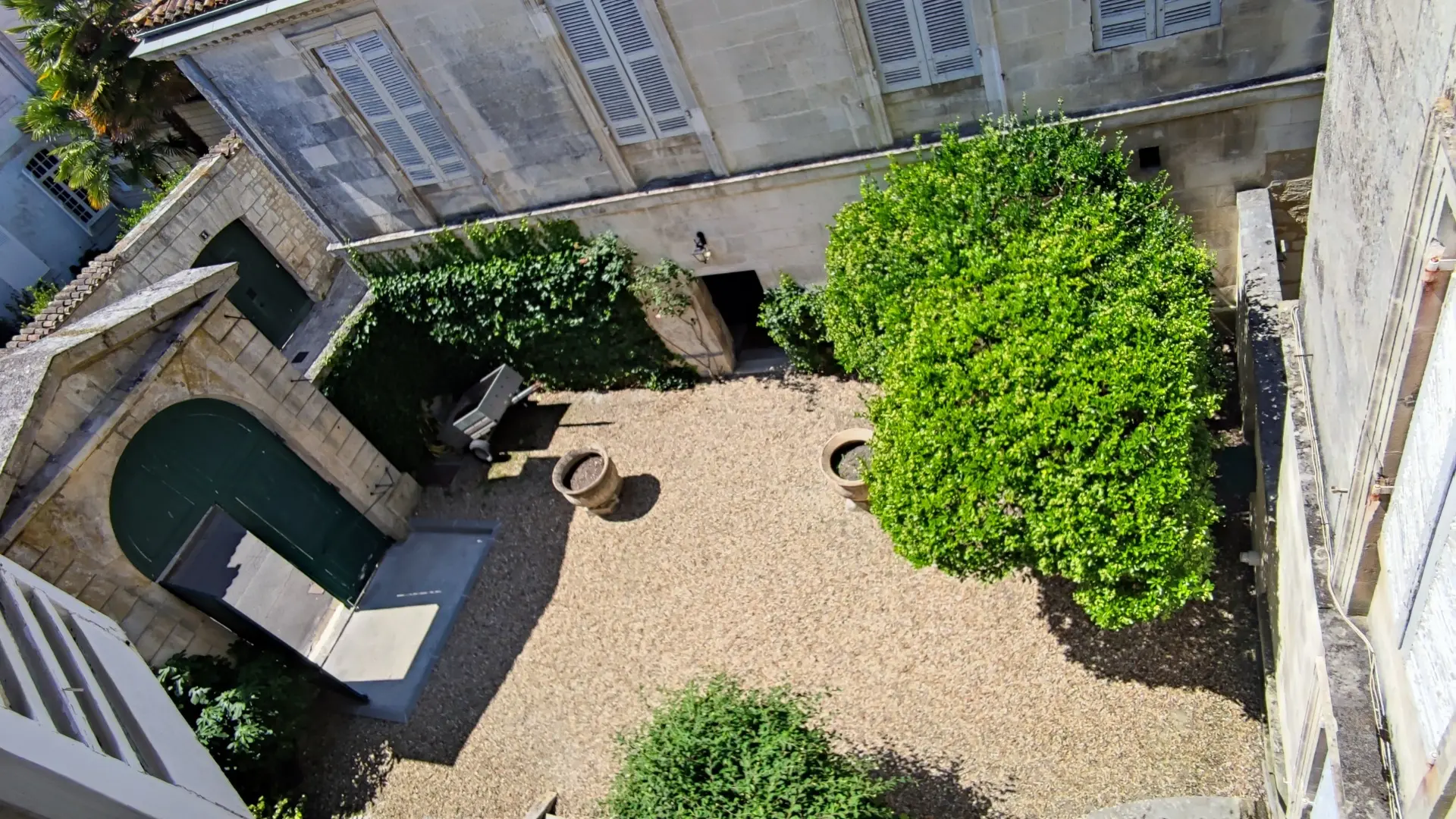 Maison De Maitre Of 7 Bedrooms With Garden, Garage, And River View In Saintes