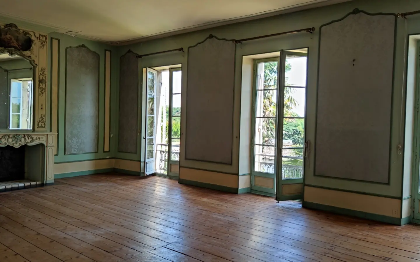 Maison De Maitre Of 7 Bedrooms With Garden, Garage, And River View In Saintes