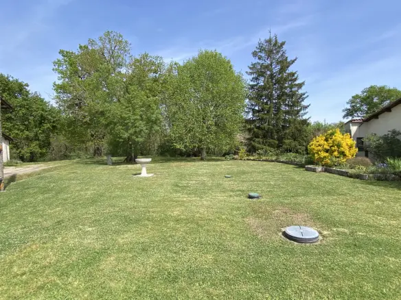 Cottage Of 96 M² With Development Potential In Brossac Area