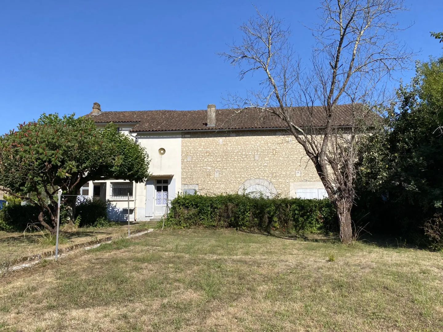 Townhouse Of 120 M² With Garden In Chalais, South Charente