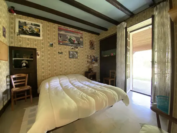 Cottage Of 96 M² With Development Potential In Brossac Area