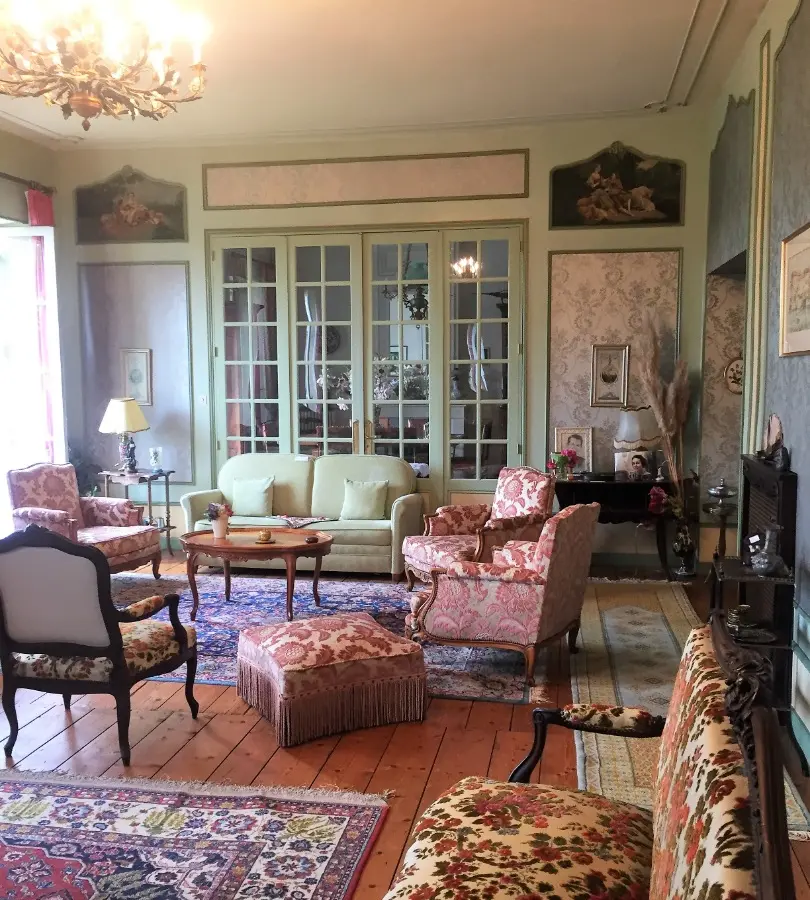 Maison De Maitre Of 7 Bedrooms With Garden, Garage, And River View In Saintes