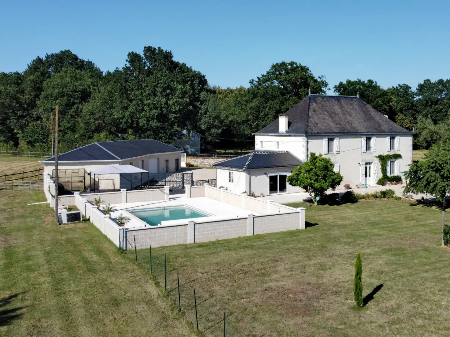 Maison De Maître Of 21 Acres With Guest Cottage And Pool In Vienne