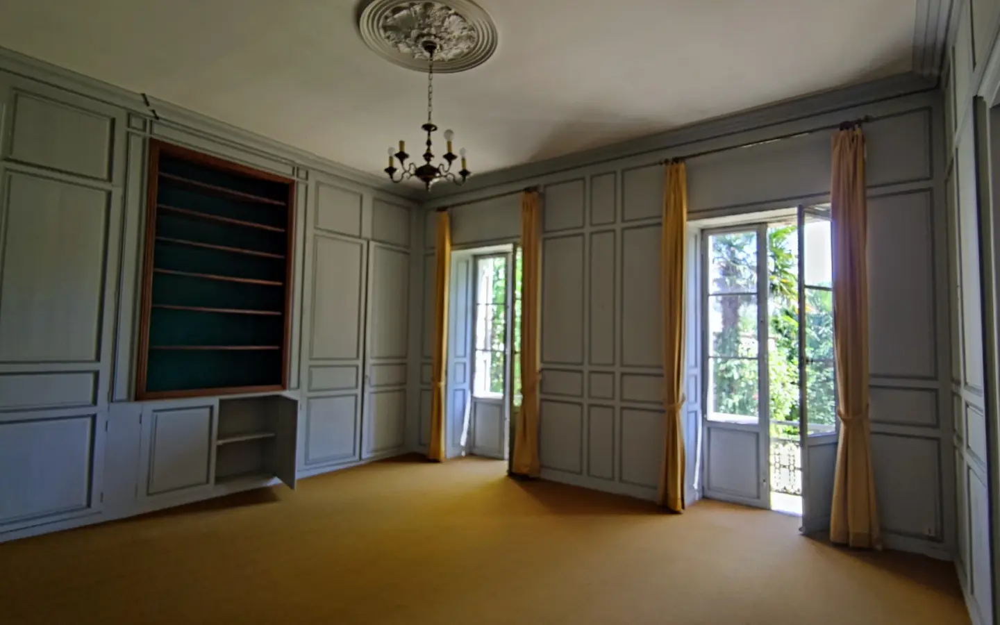 Maison De Maitre Of 7 Bedrooms With Garden, Garage, And River View In Saintes