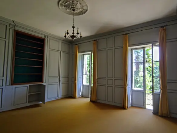 Maison De Maitre Of 7 Bedrooms With Garden, Garage, And River View In Saintes
