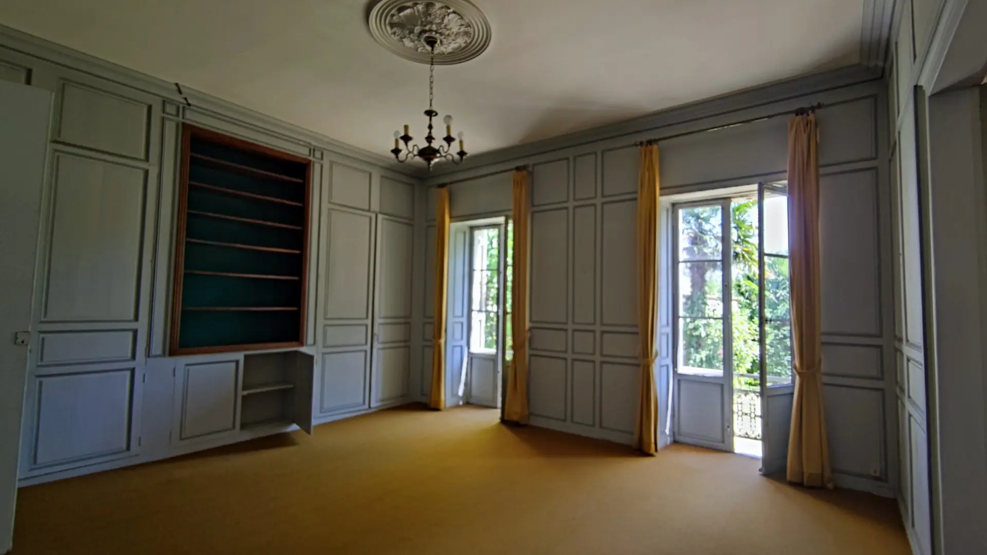 Maison De Maitre Of 7 Bedrooms With Garden, Garage, And River View In Saintes
