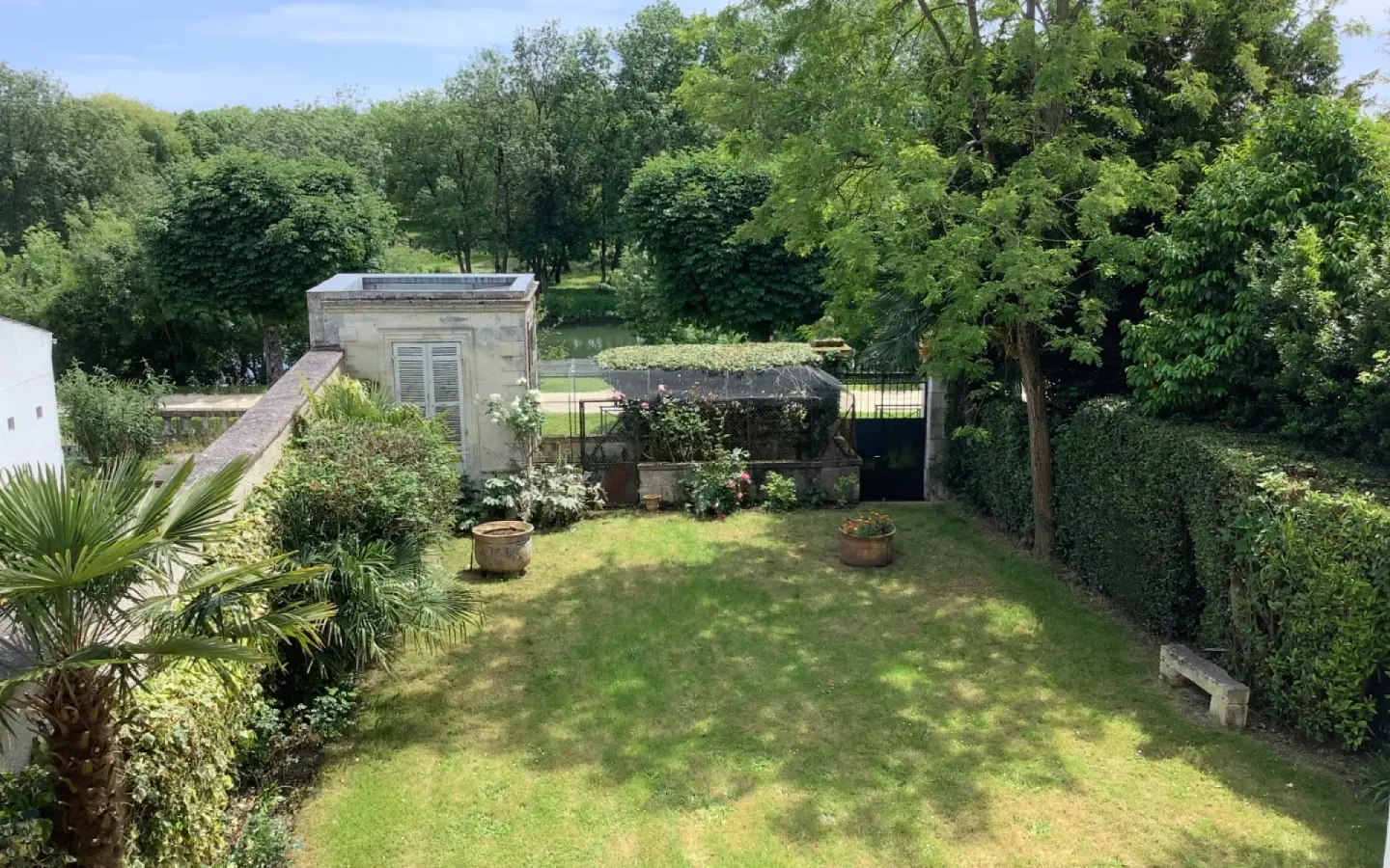 Maison De Maitre Of 7 Bedrooms With Garden, Garage, And River View In Saintes