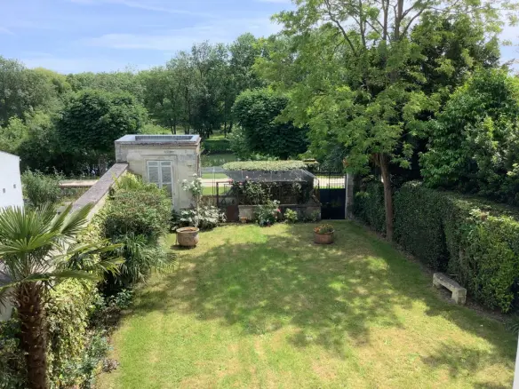 Maison De Maitre Of 7 Bedrooms With Garden, Garage, And River View In Saintes
