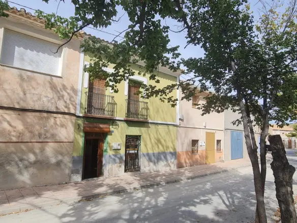 House Of 186 M² With Features In Pinoso, Spain