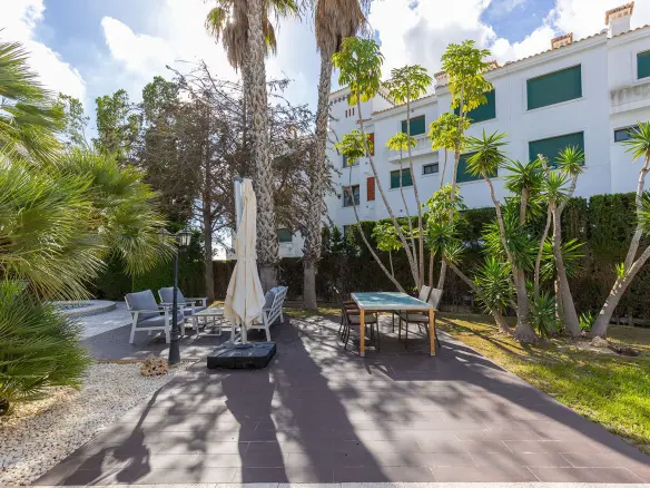 5-bedroom Villa In Orihuela Costa, Spain (366 M²)