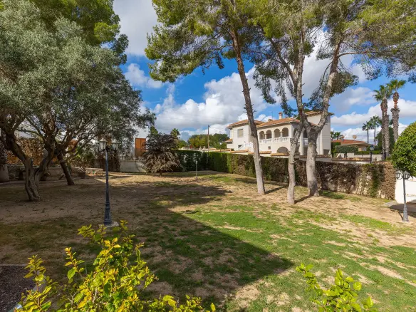 5-bedroom Villa In Orihuela Costa, Spain (366 M²)