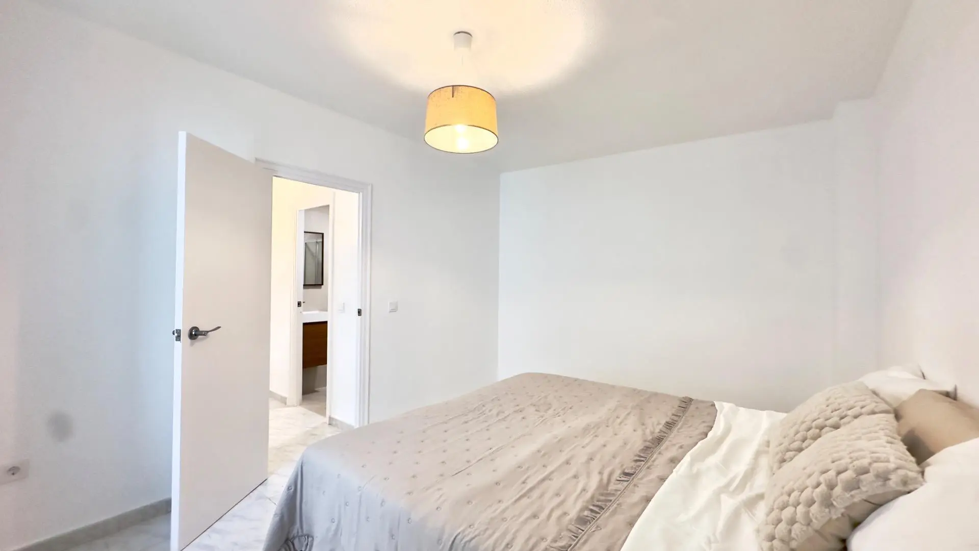 Apartment Of 95 M² In Torrevieja, Spain