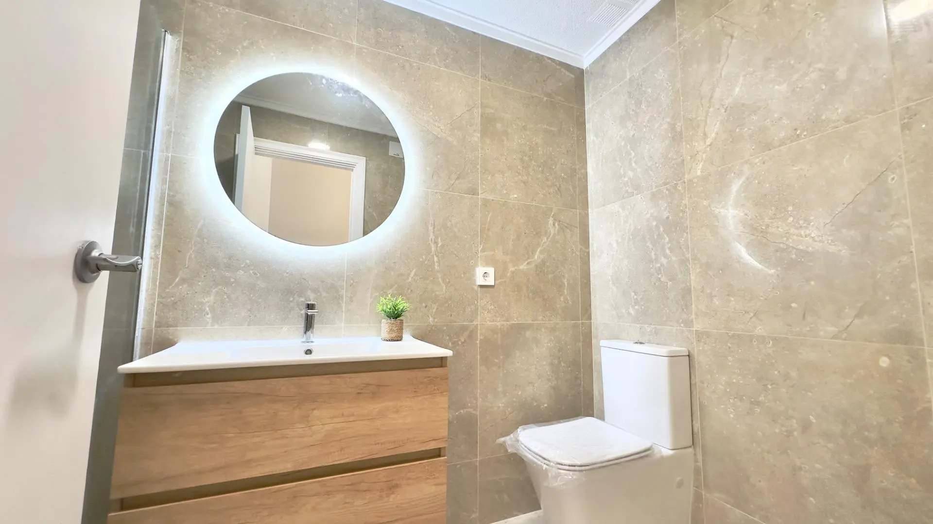 Apartment Of 95 M² In Torrevieja, Spain