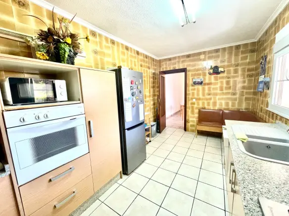 4-bedroom Villa In Benijofar, Spain (300 M²)