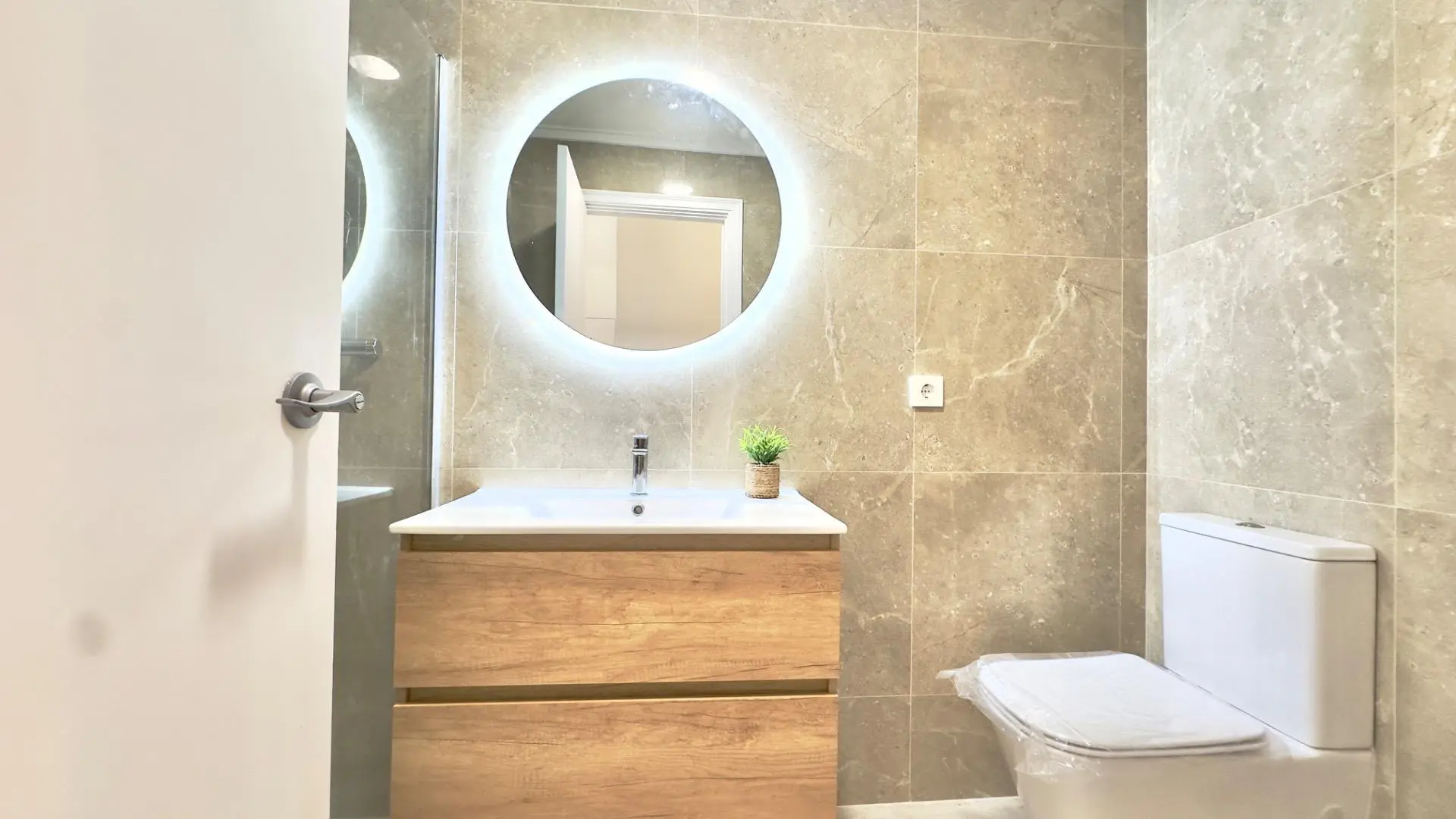 Apartment Of 95 M² In Torrevieja, Spain