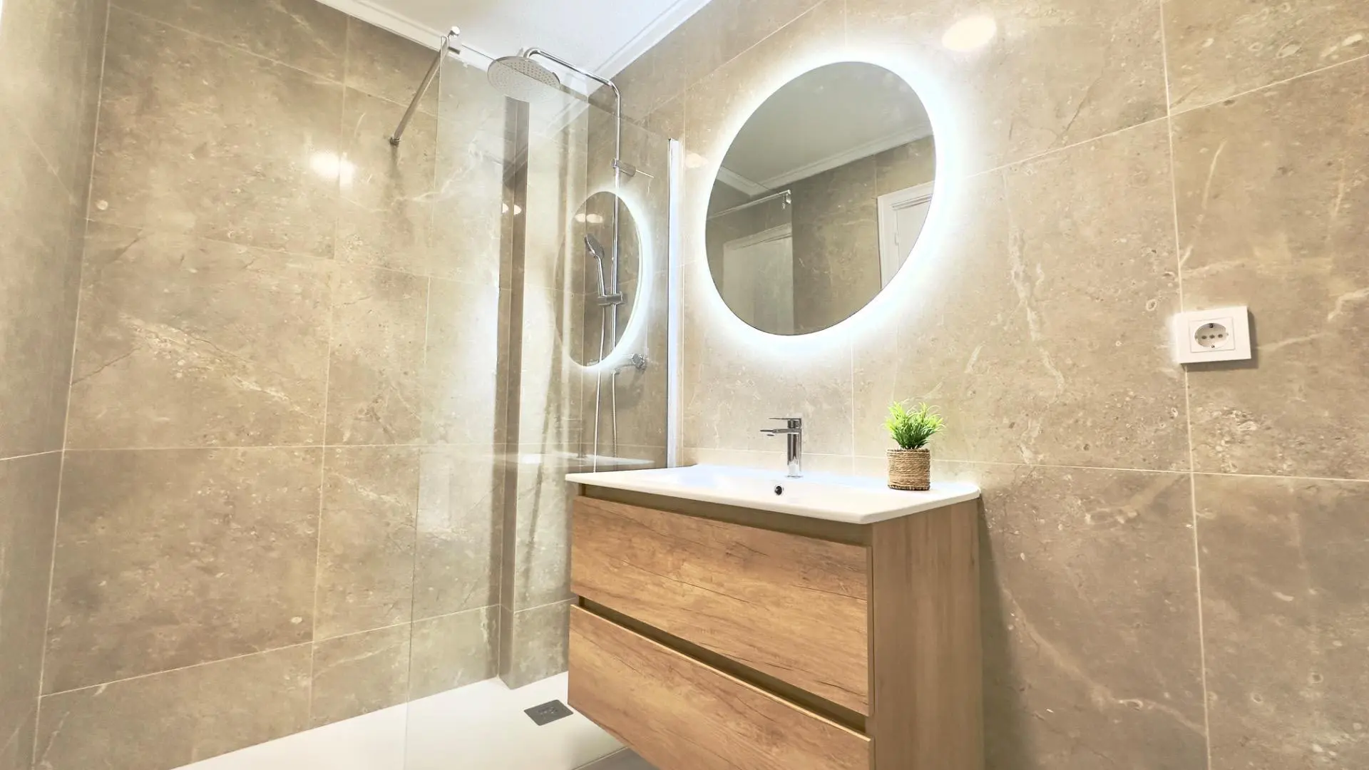 Apartment Of 95 M² In Torrevieja, Spain