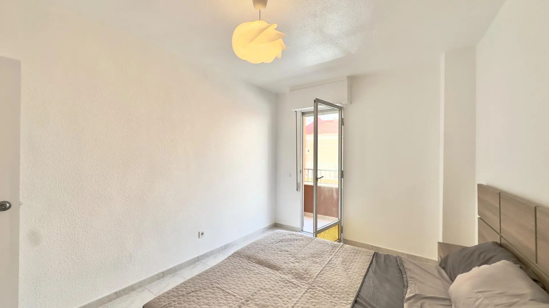 Apartment Of 95 M² In Torrevieja, Spain