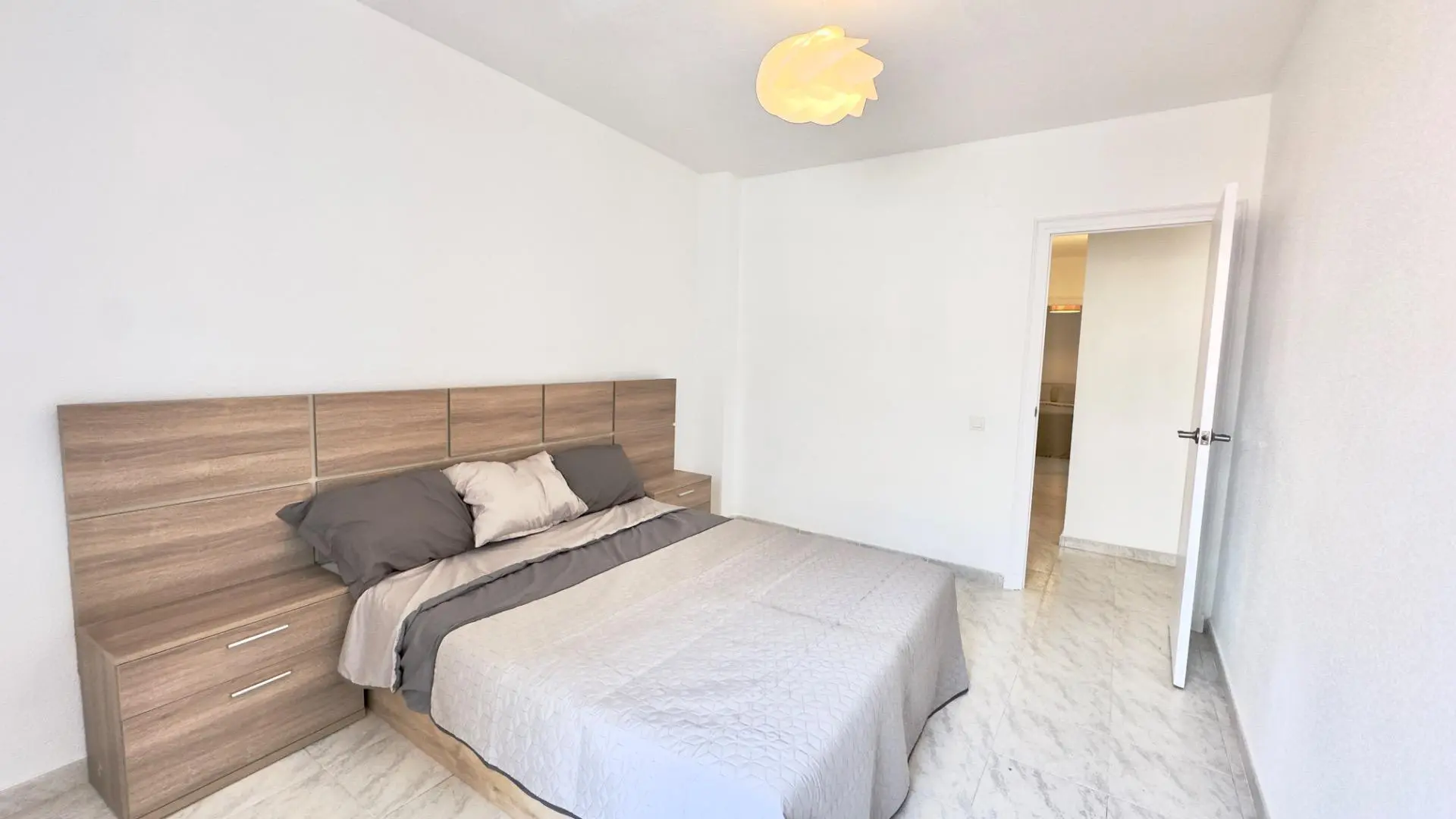 Apartment Of 95 M² In Torrevieja, Spain