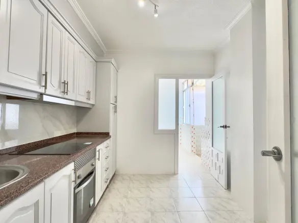 3-bedroom Apartment In Torrevieja, Spain (95 M²)