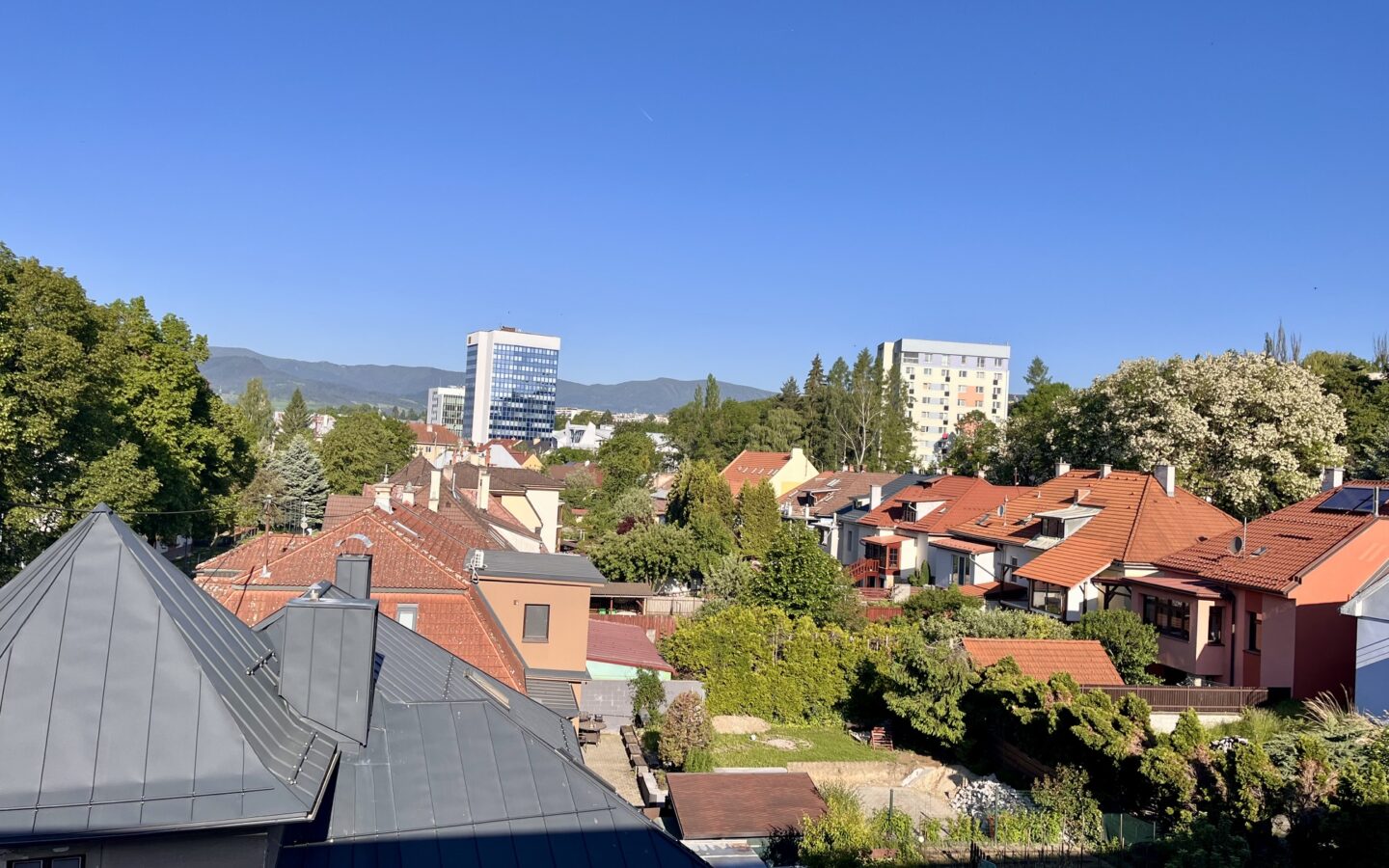 Apartment Of 2 Bed With Ski Resort And Historic City Access In Central Slovakia
