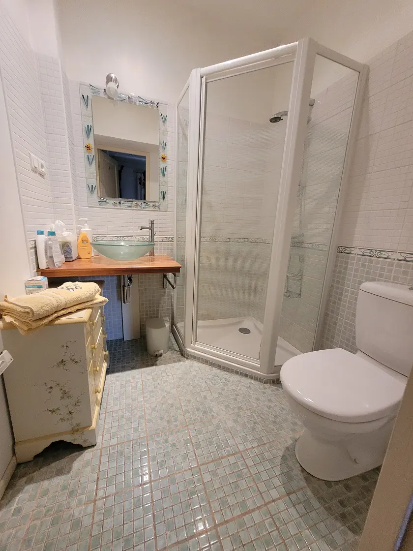235 M² House Available In Autignac, France