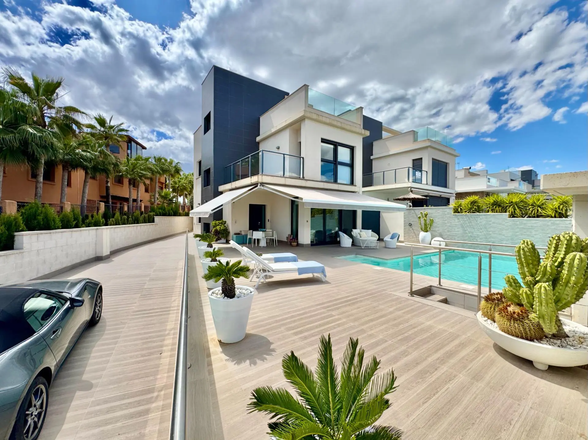 Villa Of 252 M² In San Miguel De Salinas