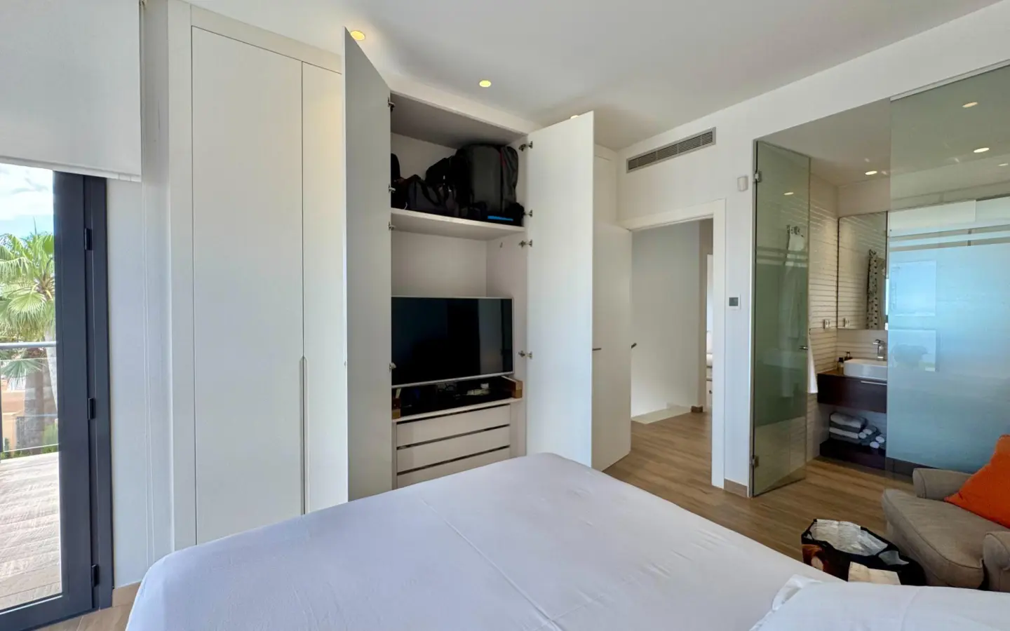 4-bedroom Villa In San Miguel De Salinas, Spain (252 M²)