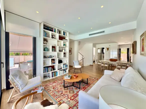 4-bedroom Villa In San Miguel De Salinas, Spain (252 M²)