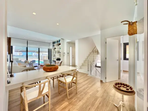 4-bedroom Villa In San Miguel De Salinas, Spain (252 M²)