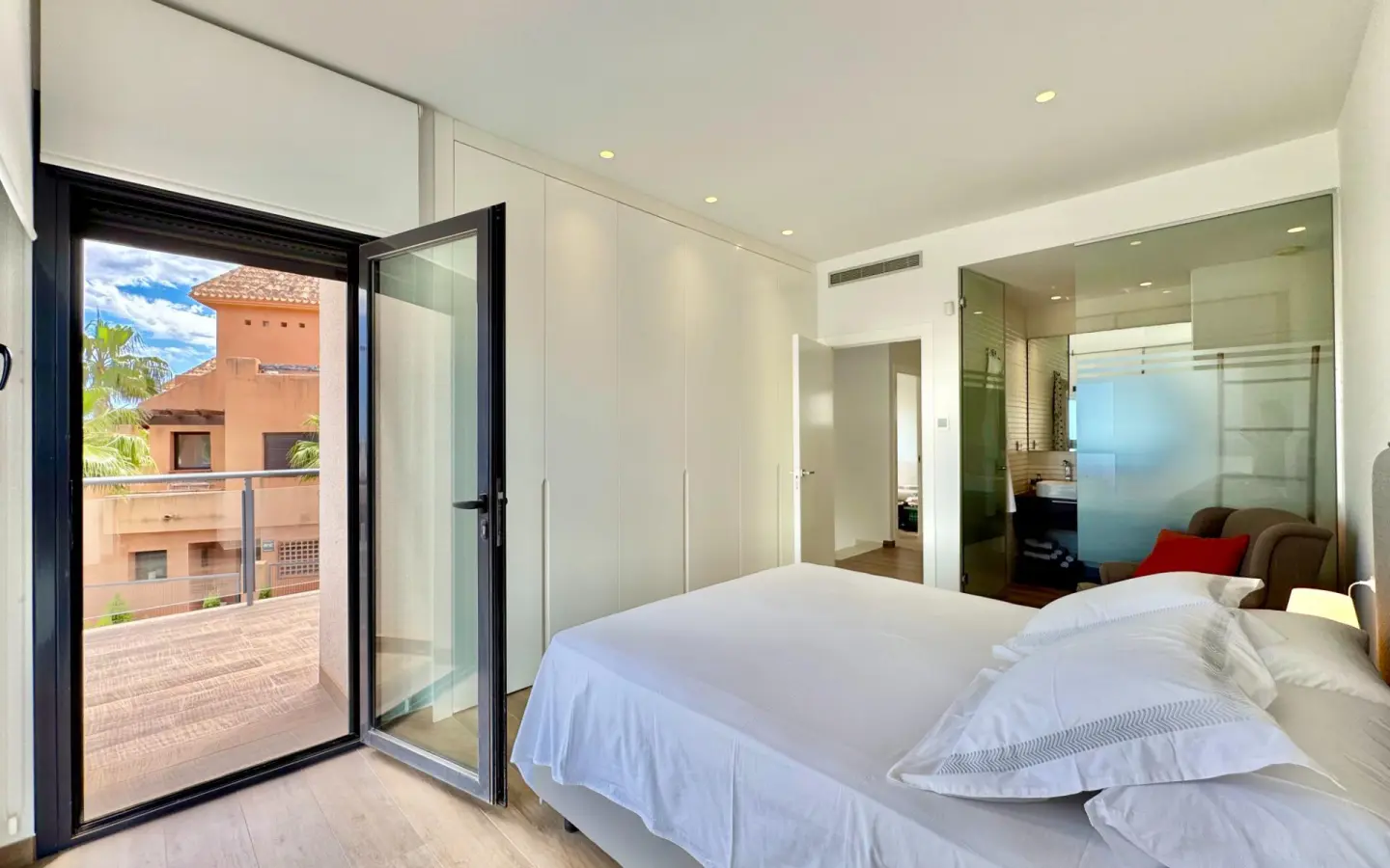 4-bedroom Villa In San Miguel De Salinas, Spain (252 M²)