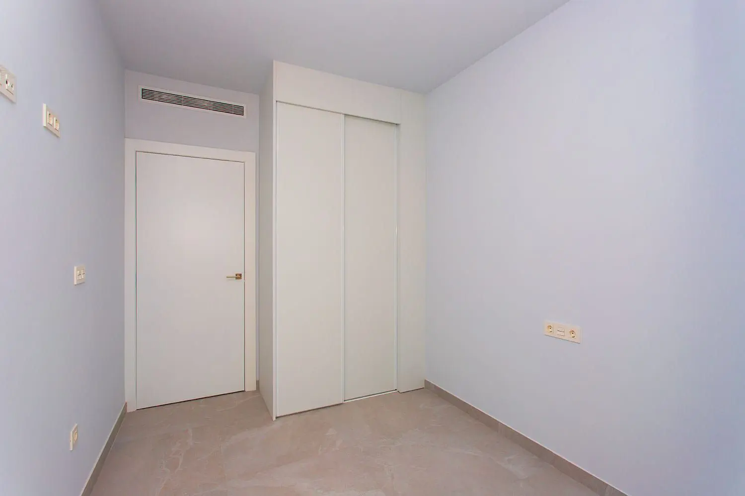 Apartment Of 88 M² With Sea Views In Torrevieja