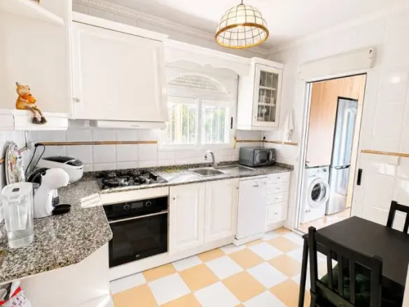 3-bedroom Villa In Torrevieja, Spain (86 M²)
