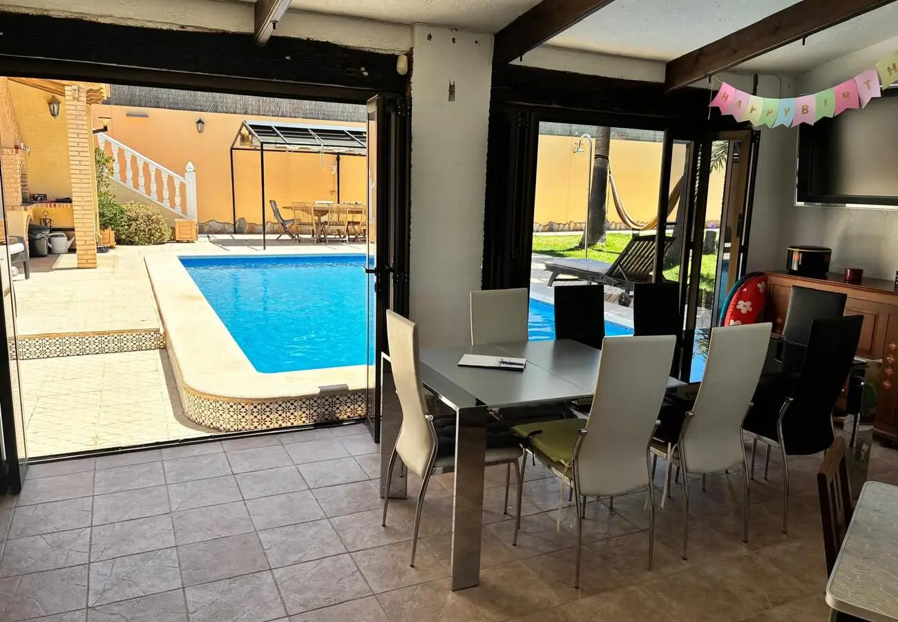 4-bedroom Villa In Torrevieja, Spain (257 M²)