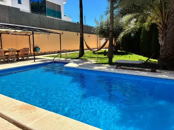 4-bedroom Villa In Torrevieja, Spain (257 M²)