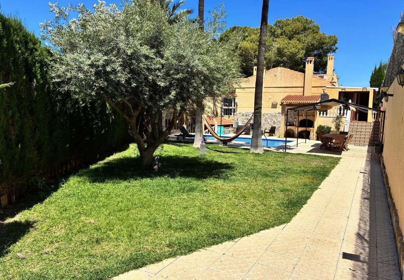 4-bedroom Villa In Torrevieja, Spain (257 M²)