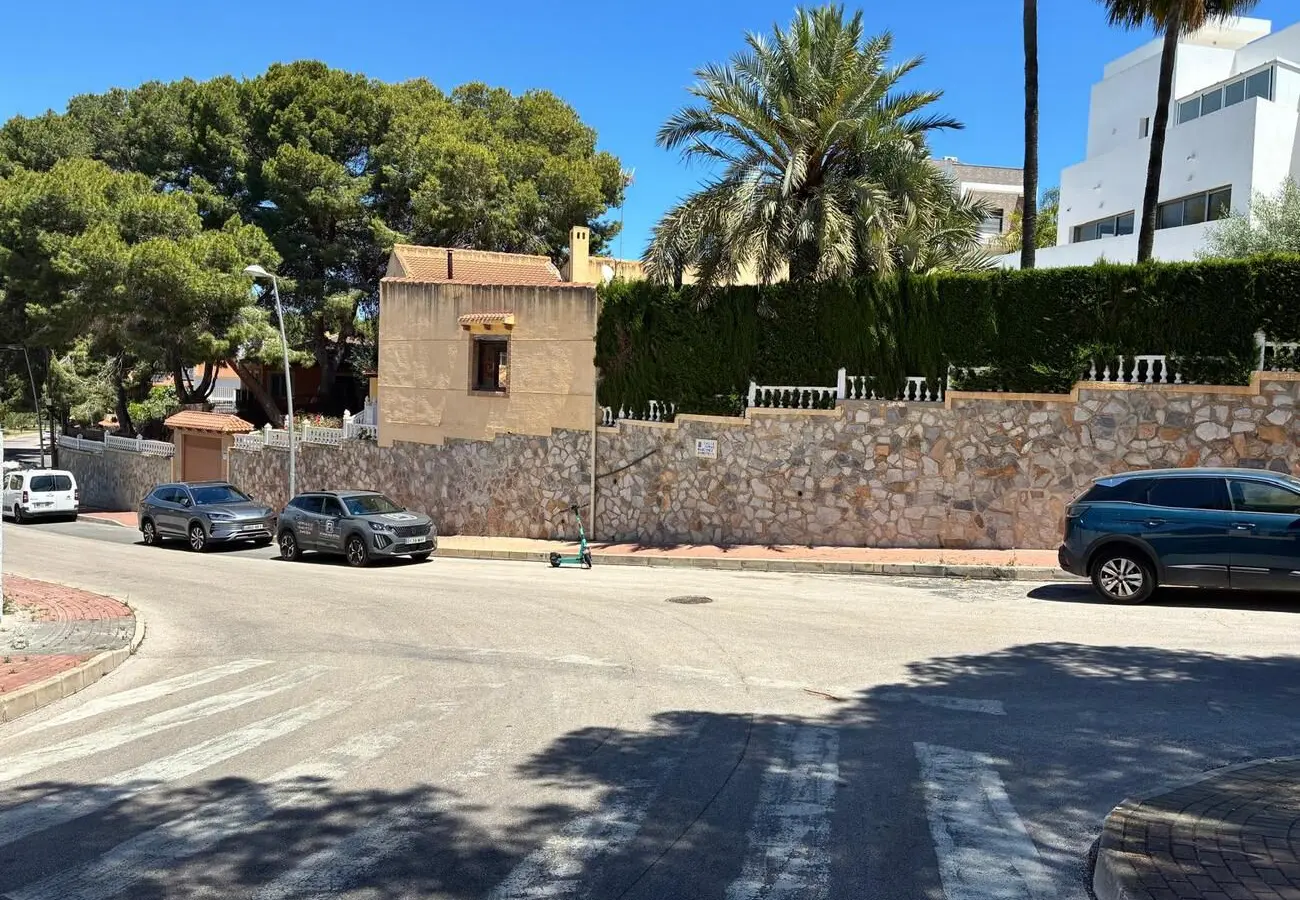 4-bedroom Villa In Torrevieja, Spain (257 M²)