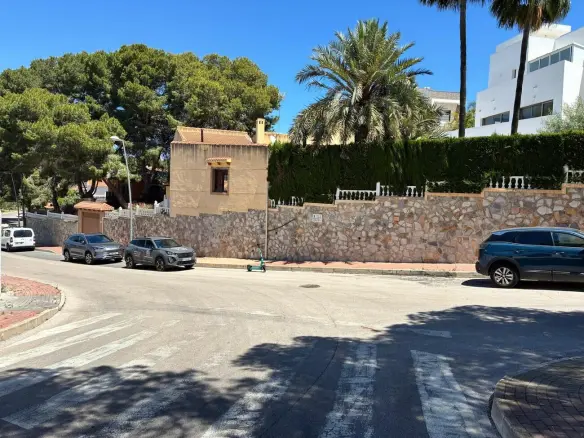 4-bedroom Villa In Torrevieja, Spain (257 M²)