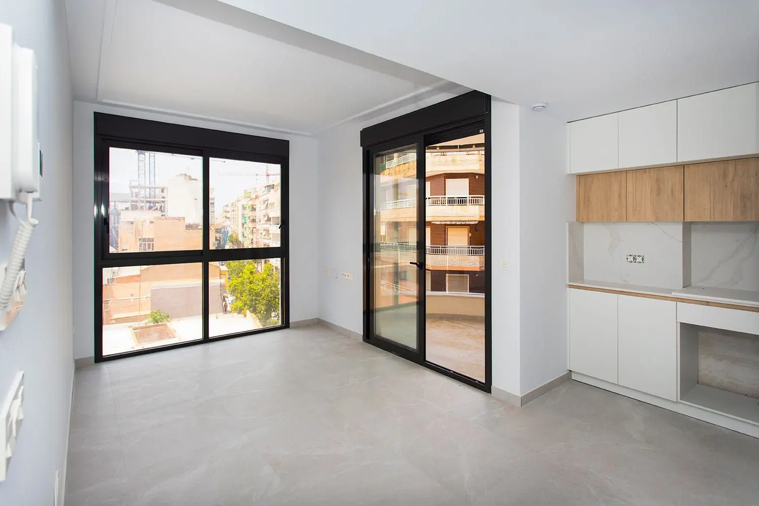 Apartment Of 88 M² With Sea Views In Torrevieja